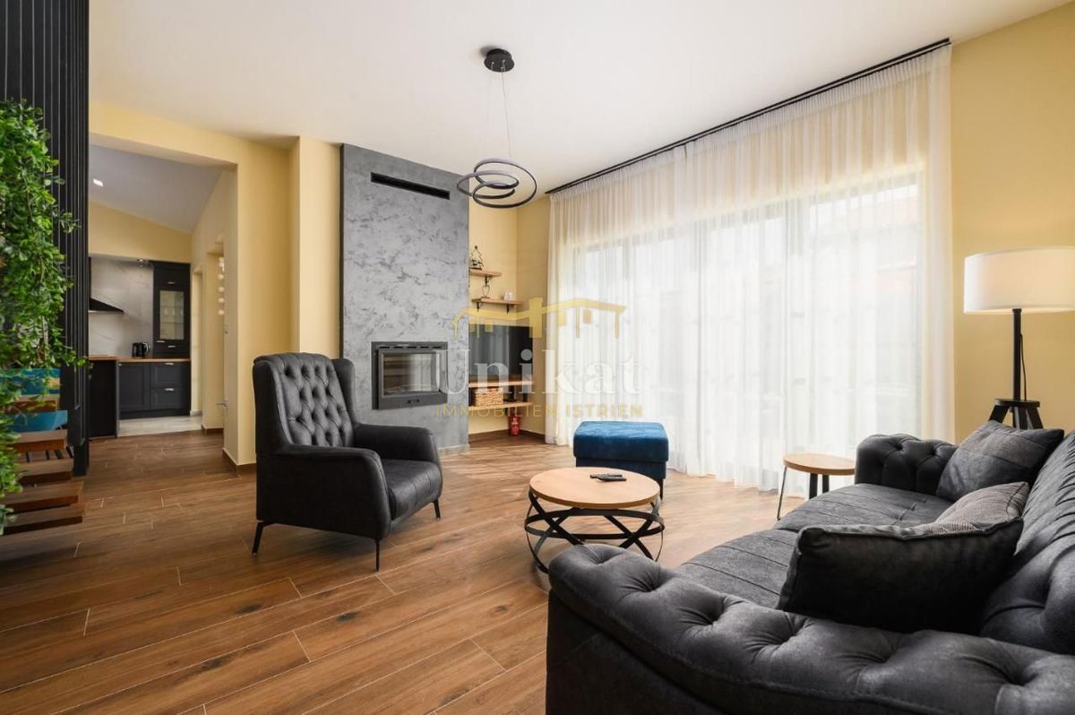 Villa con due unità abitative - vista mare